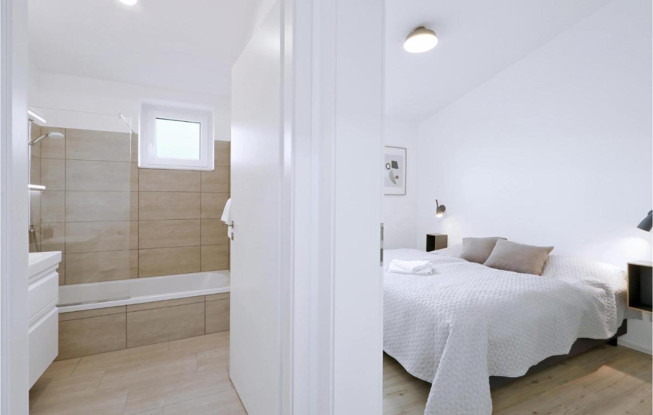 Lovely Home In Lembruch-Duemmer See With Sauna Екстериор снимка