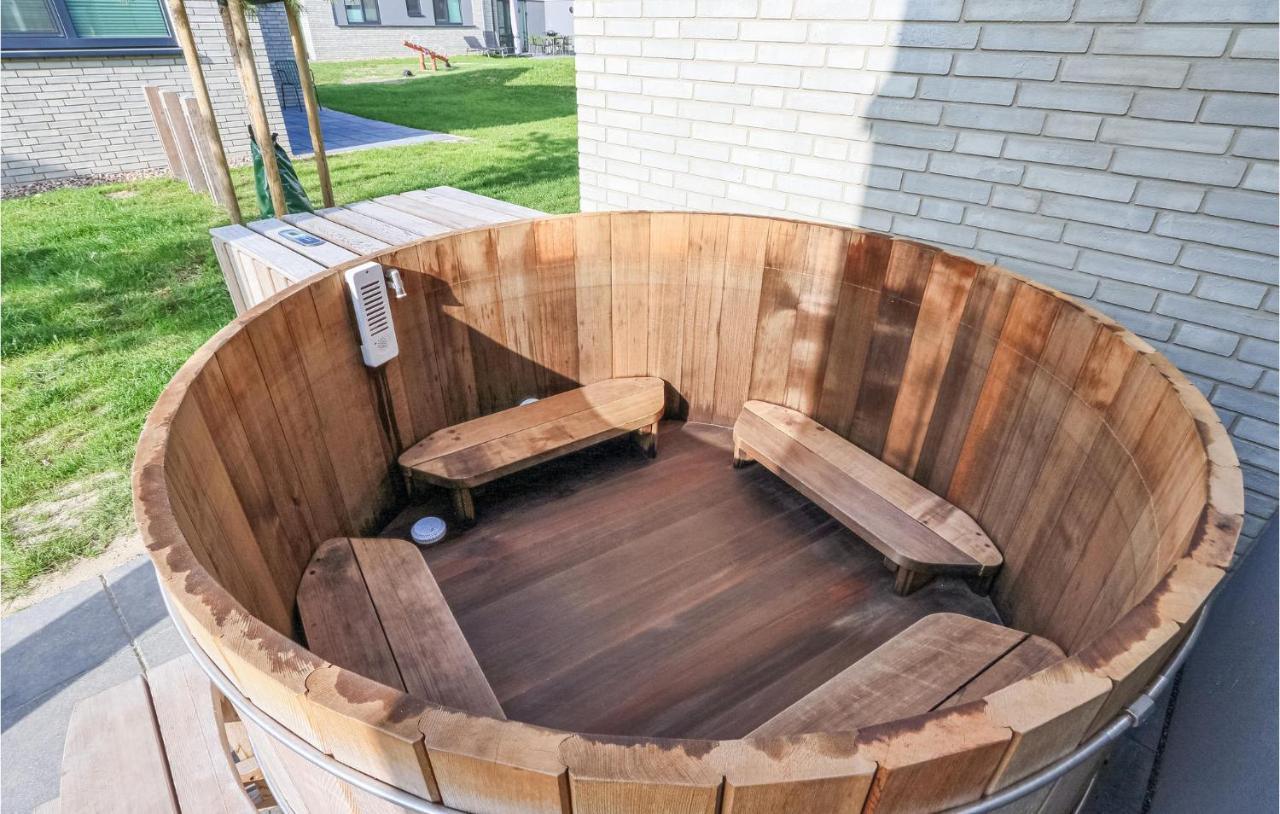 Lovely Home In Lembruch-Duemmer See With Sauna Екстериор снимка